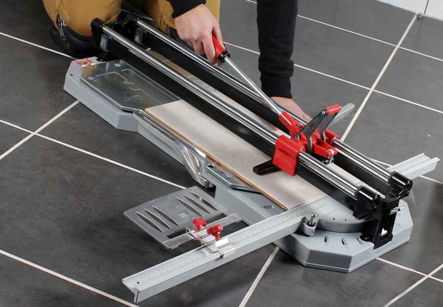 Как резать плитку — особенности резки плитки болгаркой и плиткорезом