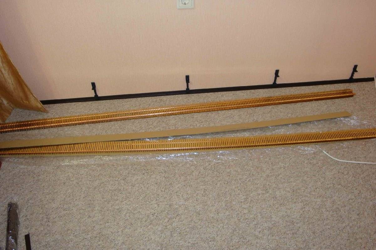 Как выбрать и установить плинтус с подогревом на полу