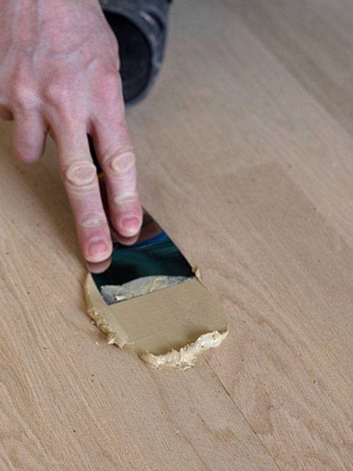 Затирать шпаклевку: как быстро и правильно выполнить работу без пыли на стенах, потолке, на полу и большой плоскости, каковы нюансы финишной зачистки?