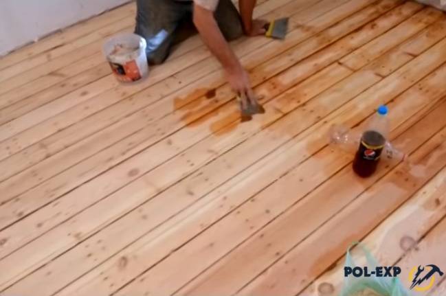 Как снять краску с деревянного пола
