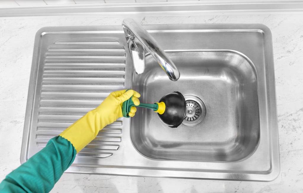 Как устранить запах из раковины на кухне в домашних условиях: самые эффективные методы