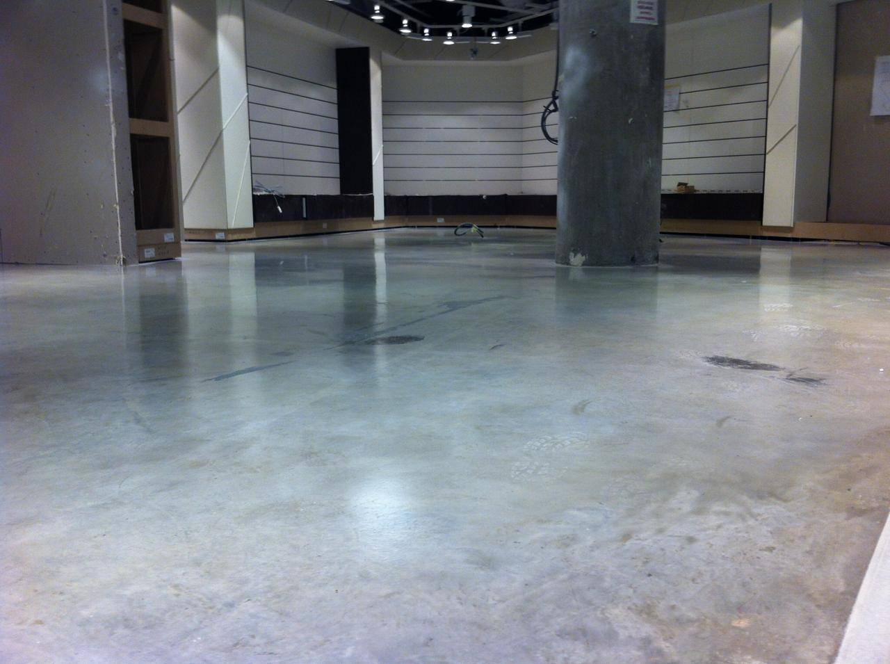 Допустимо ли обустраивать наливной пол прямо по грунту?