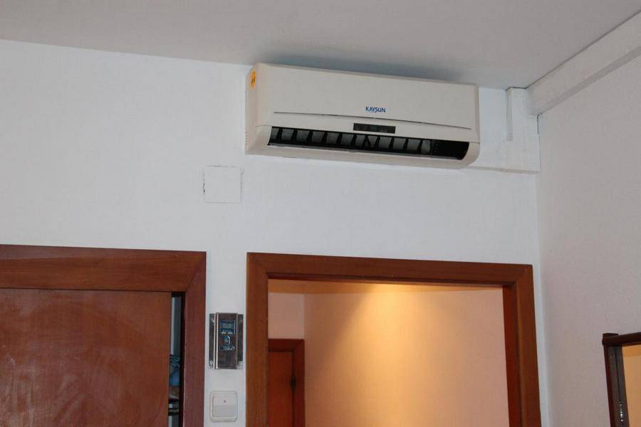 Спасайтесь от жары правильно: куда лучше повесить кондиционер в квартире