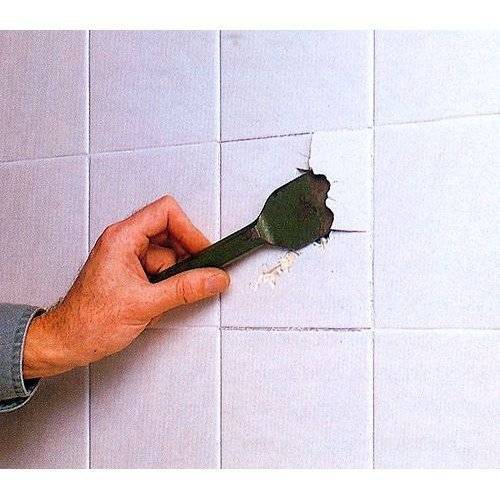 3 способа аккуратно снять плитку со стены в ванной