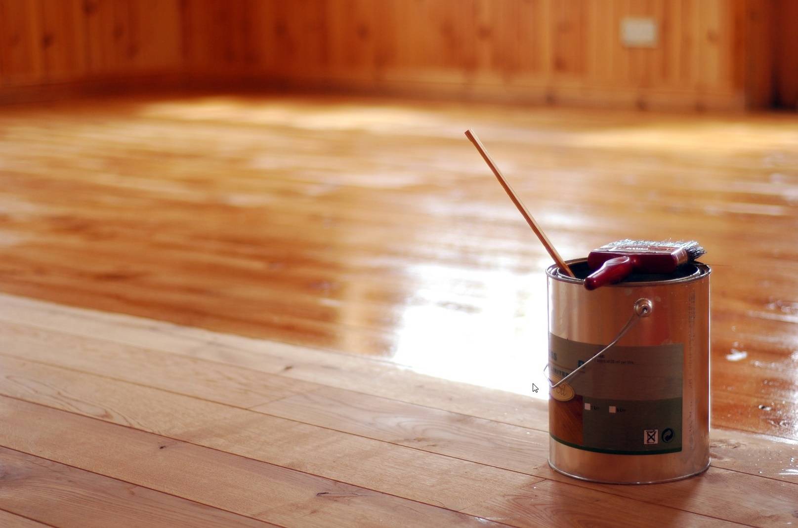 Насколько хорош для паркета лак с кислотным отвердителем Synteko Classic?