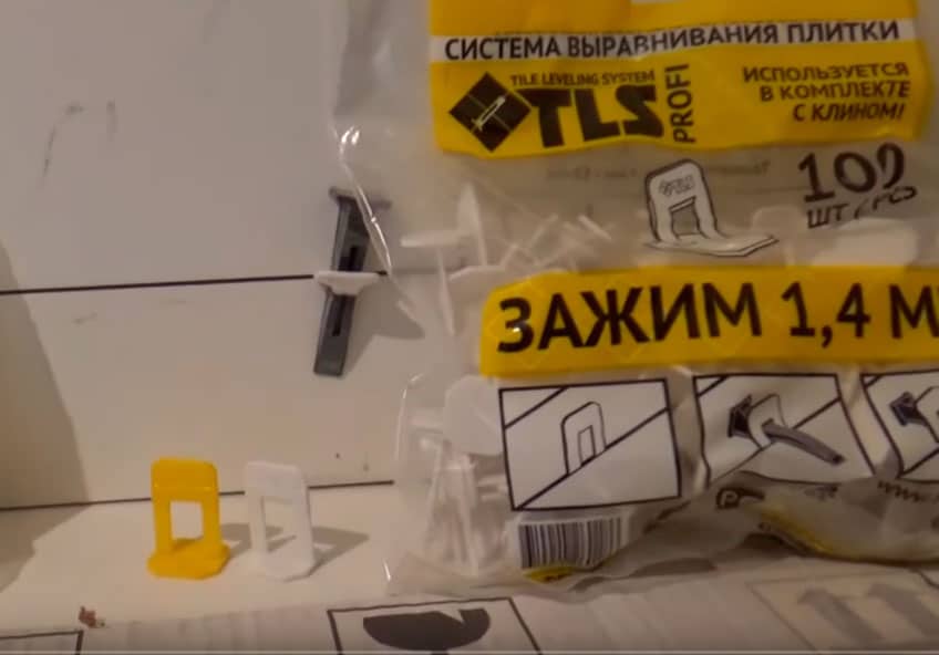 Укладка плитки на неровный пол: способы и методы