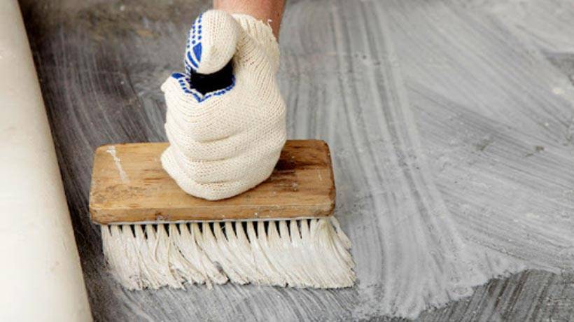 Как приклеить линолеум к полу