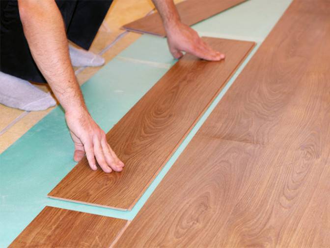Как правильно класть ламинат на бетонный пол