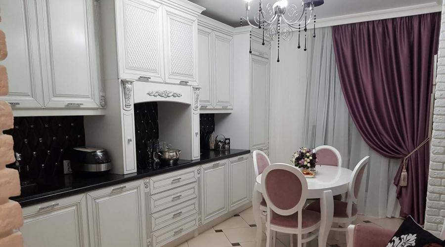 Дизайн пола на кухне из плитки