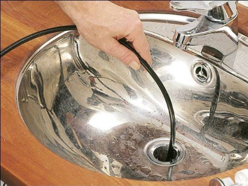 Запах из раковины на кухне: как устранить, почему пахнет канализацией, что делать, если из раковины воняет