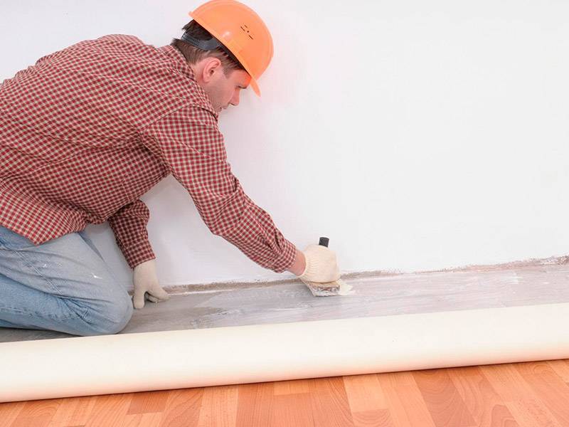Как правильно постелить линолеум на бетонный пол своими руками