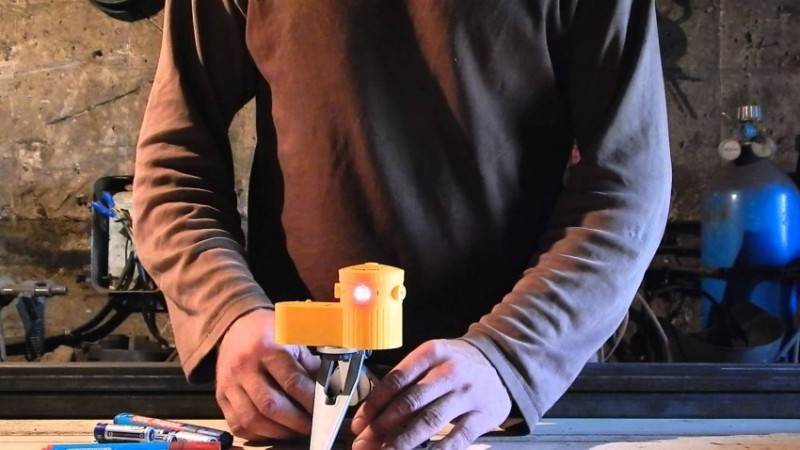 Как сделать лазерный уровень своими руками из лазерной указки и строительного уровня