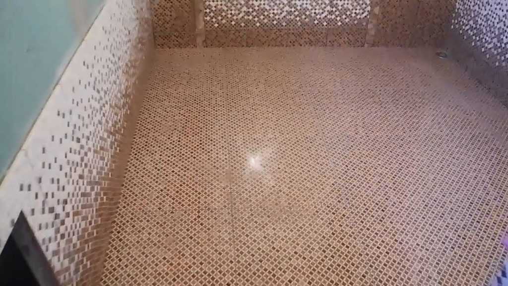 Технология укладки плитки мозаики на пол