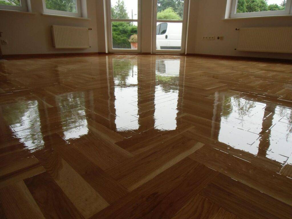 Лак для паркета - классификация, параметры, технология нанесения