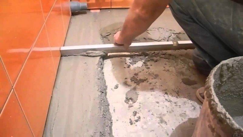 Выравнивание пола под плитку: можно ли выровнять пол плиточным клеем, как ровно положить на бетонный пол своими руками, нужно ли выравнивать, фото и видео