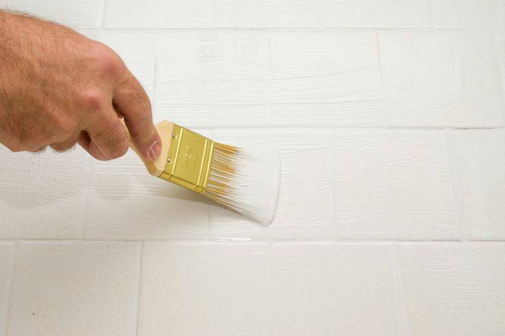 Чем покрасить плитку на потолке, советы по выбору, технология покрытия пенопласта и дальнейший уход