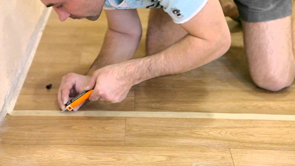 Как приклеить линолеум к бетонному полу