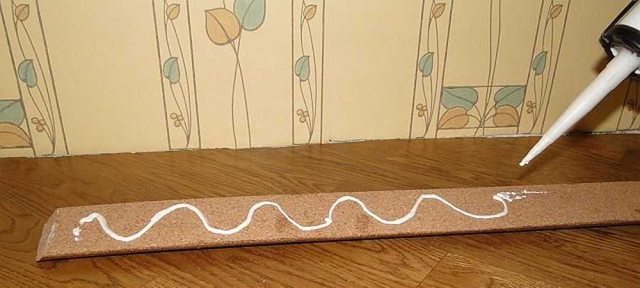 Как правильно крепить и красить напольный плинтус МДФ: пошаговый мастер-класс