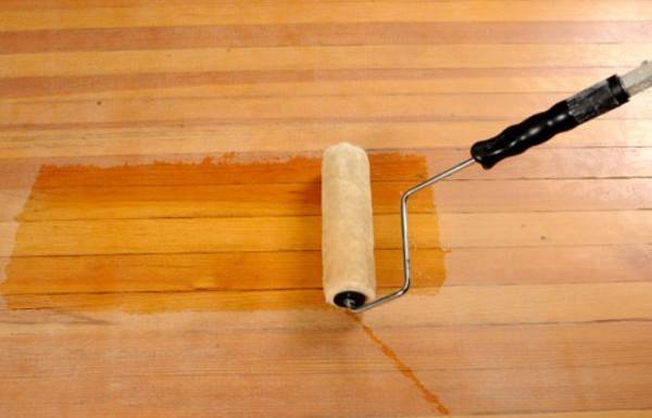 Как покрыть деревянный пол лаком