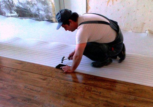 Укладка ламината на бетонный пол: инструкция по монтажу
