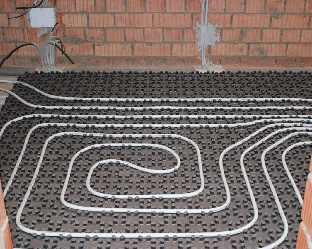 Какое расстояние между трубами теплого пола считается оптимальным