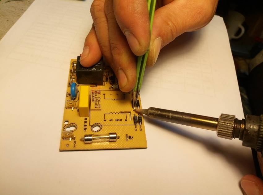 Как сделать лазерный уровень своими руками из лазерной указки и строительного уровня