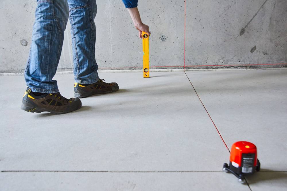 Выравнивание бетонного пола в квартире своими руками: способы. +Видео