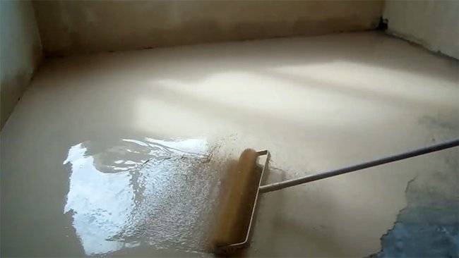 Как выровнять пол плиточным клеем