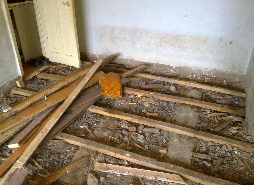 Замена деревянного пола в хрущевке на стяжку: особенности устройства, демонтаж