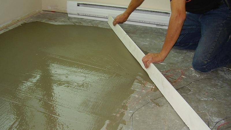 Как выровнять деревянный и бетонный пол под линолеум своими руками
