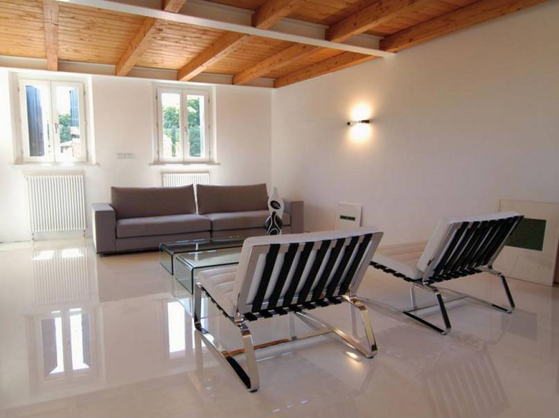 Наливной полиуретановый пол: виды, плюсы и минусы, особенности заливки