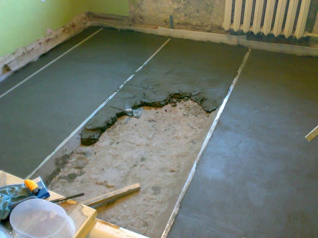 Чем выровнять бетонный пол, если он далек от идеала?