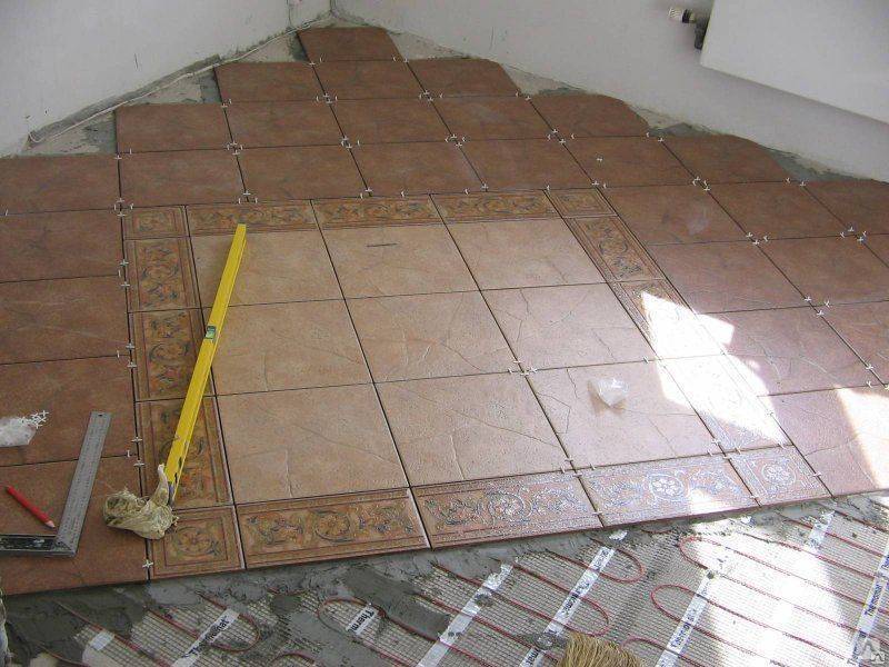 Укладка плитки на старую плитку на полу в ванной и подготовка поверхности