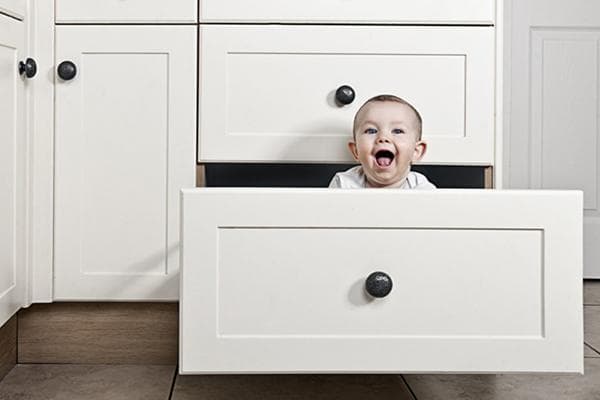 9 на первый взгляд безопасных вещей в доме, которые могут навредить вашему ребенку