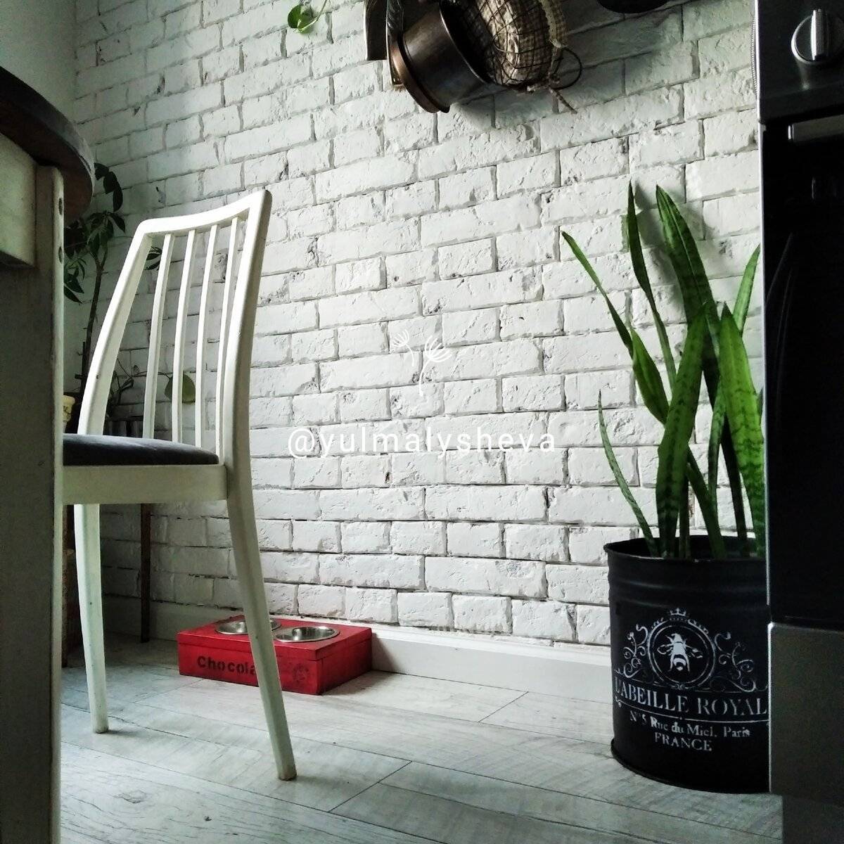 Как крепить деревянный плинтус