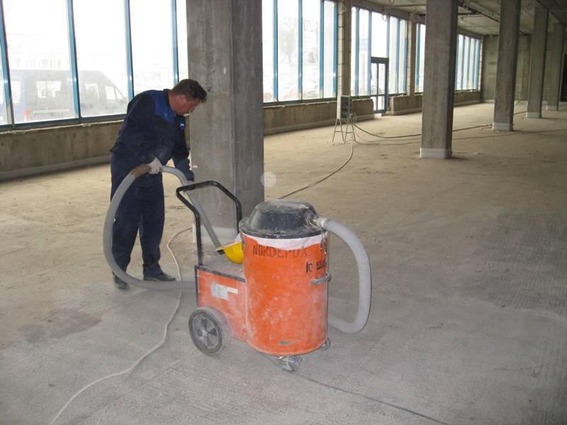 Раствор (пропитка) предназначенный для упрочнения, а также обеспыливания поверхностного слоя промышленного бетонного пола