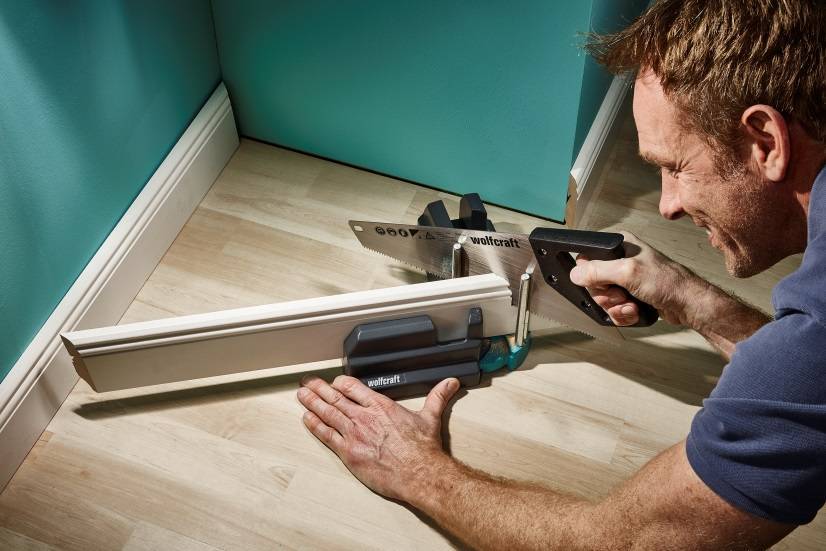 Монтаж плинтуса из мдф