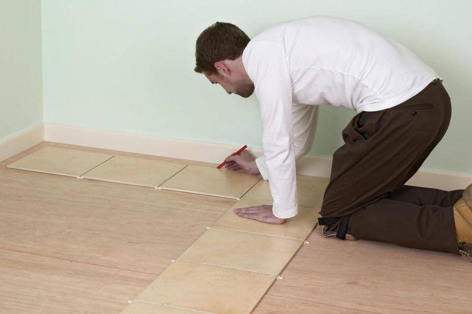 Как положить плитку на деревянный пол подготовка покрытия