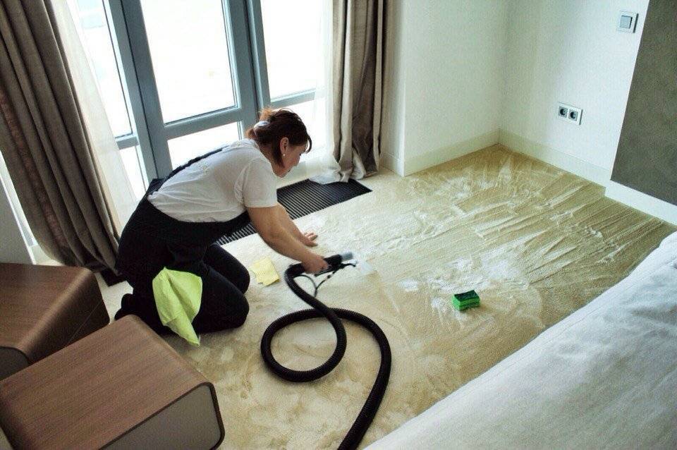 Как быстро высушивают ковры в квартире на полу: способы эффективной сушки