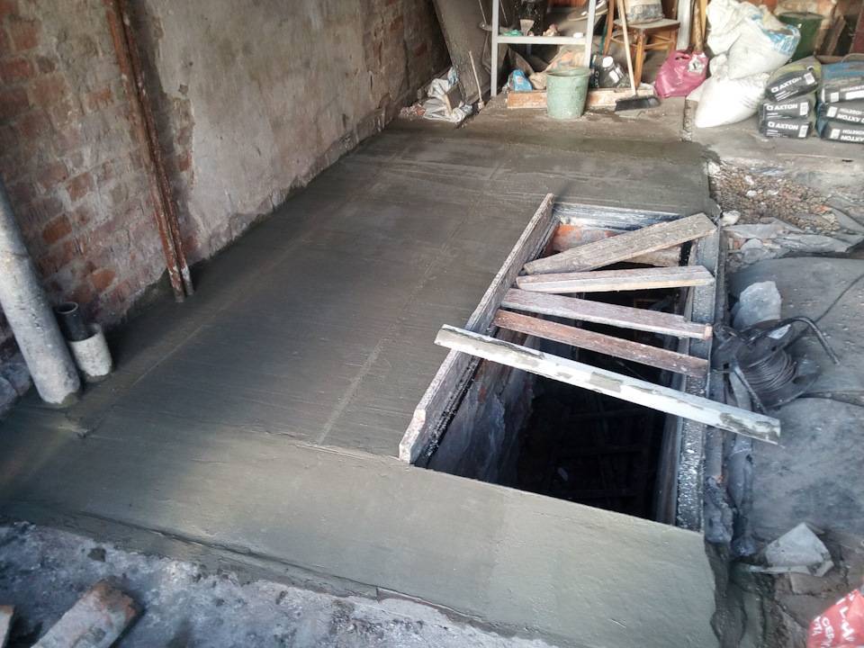 Как сделать пол в гараже из досок: укладка на грунт и бетонное основание