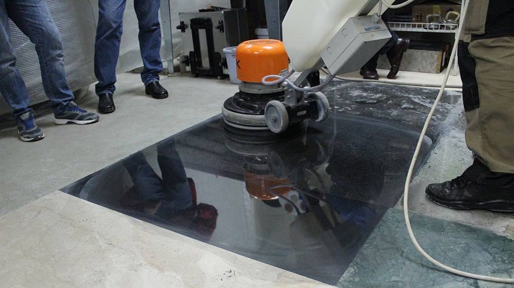 Технология шлифовки бетонного пола: как отполировать его до блеска?
