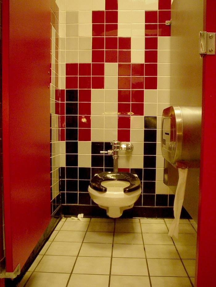 Маленький туалет в стильном решении