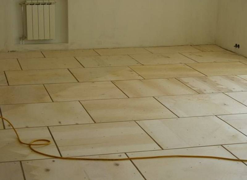 Как выровнять бетонный и деревянный пол под линолеум: обзор работ