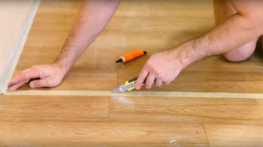 Как заделать дырку в линолеуме без заплатки