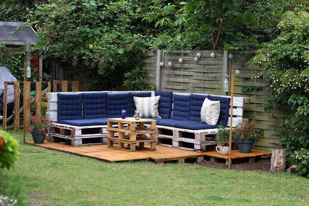 Что сделать из старой кровати на даче: идеи на фото