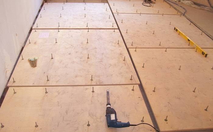 Виды клея для укладки фанеры на бетонный пол