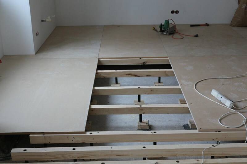 Как производится укладка фанеры под ламинат на деревянный и бетонный пол