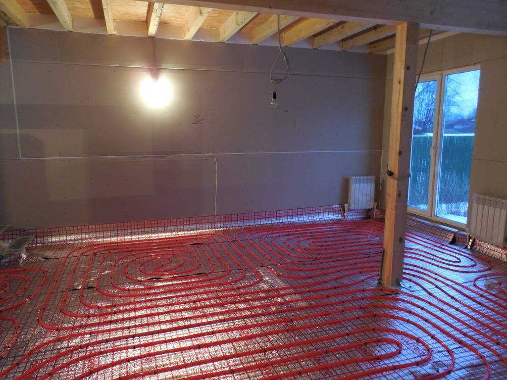 Теплый пол в каркасном доме: водяной и электрический, как сделать его своими руками - все о строительстве