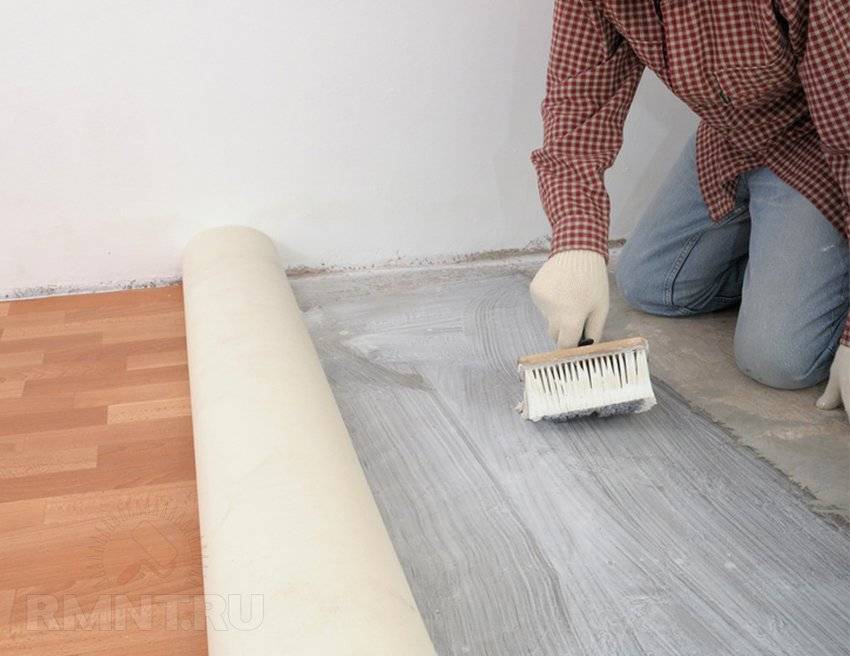 Как класть линолеум на деревянный пол