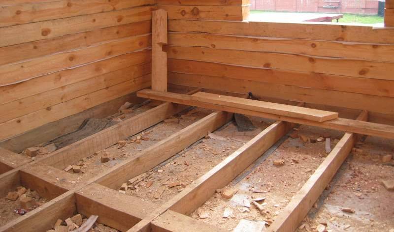 Замена полов в деревянном доме: как поменять на стяжку, замена лаг на даче, как заменить на бетонную стяжку, фото и видео